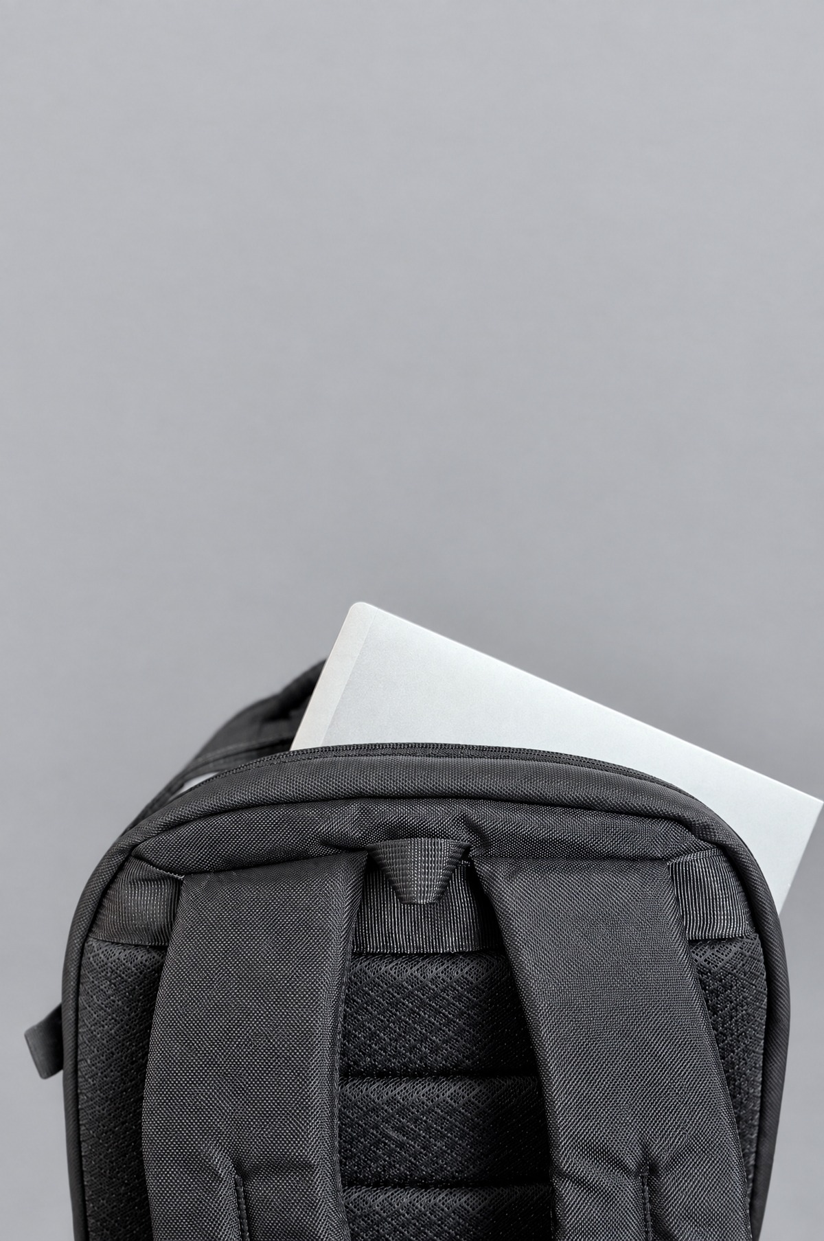 QEVYLO Cabin – gepolstertes Laptopfach bis 17 Zoll